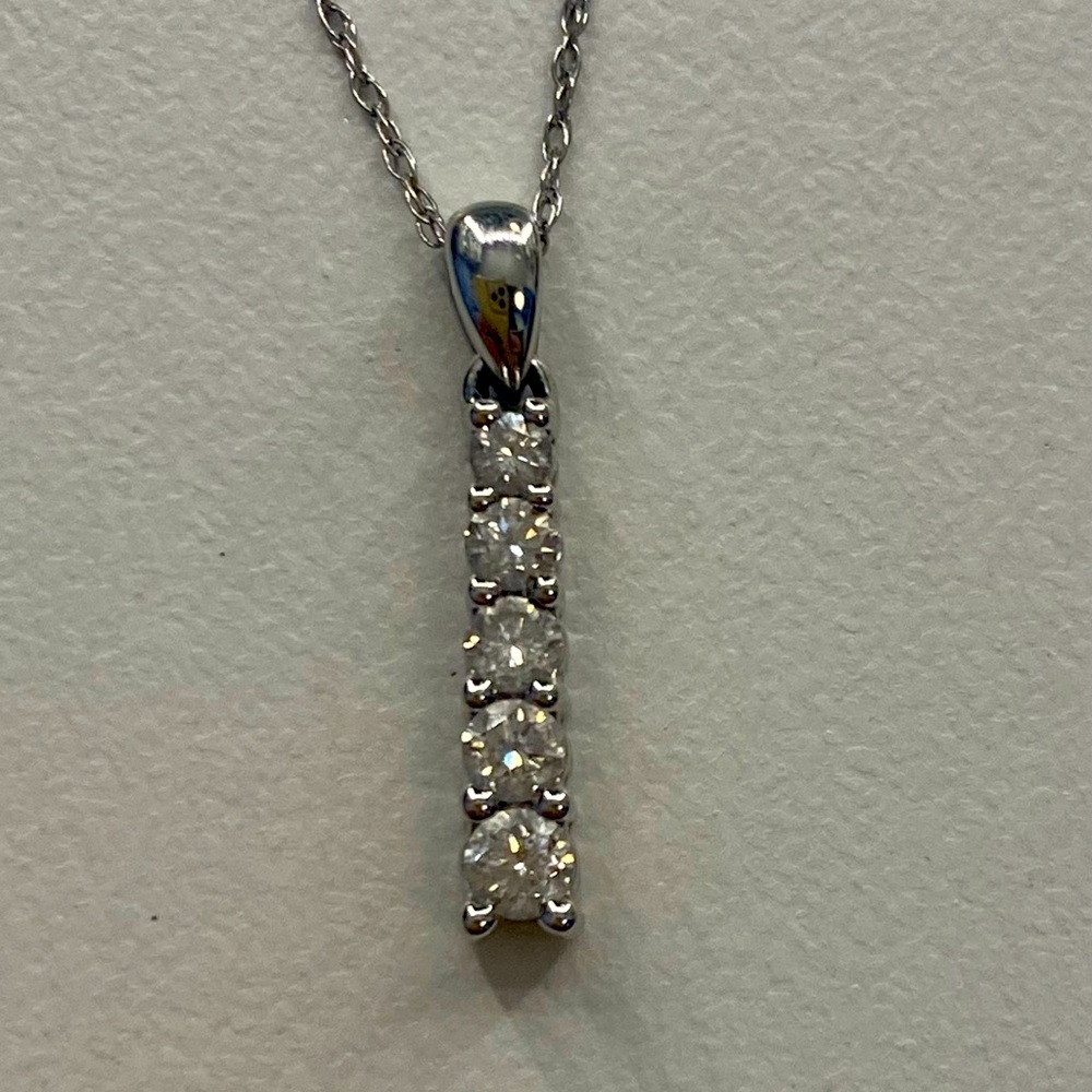 Five diamond pendant necklace